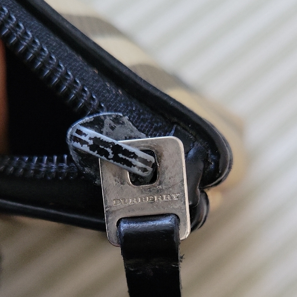 Burberry Classic Check Zip Pouch in Beige and Black - Picture 10 of 11